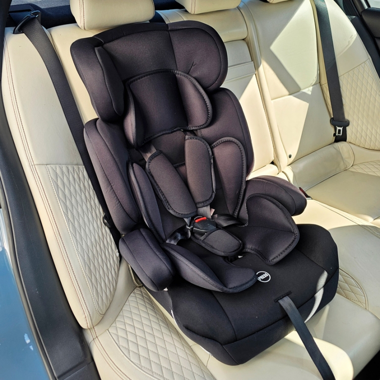 Մեքենայի մանկական նստատեղ